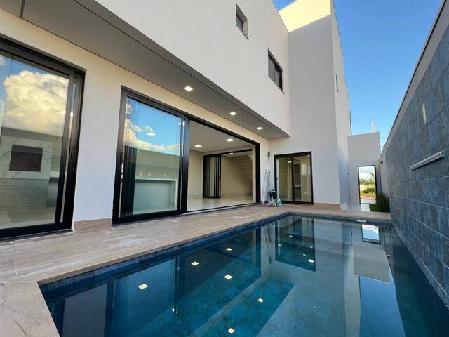 linda piscina